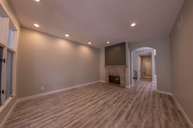 Building Photo - 4BR 2.5BA House in Gated Community of Blackhorse, Across from UCSD with 2 Car Garage & Washer/Dry...