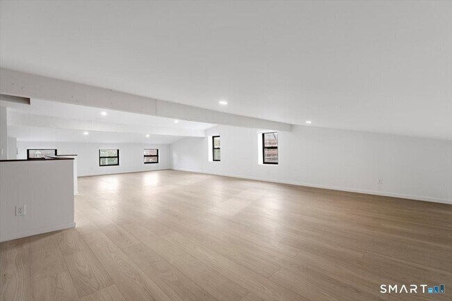 Building Photo - 48 Trumbull St