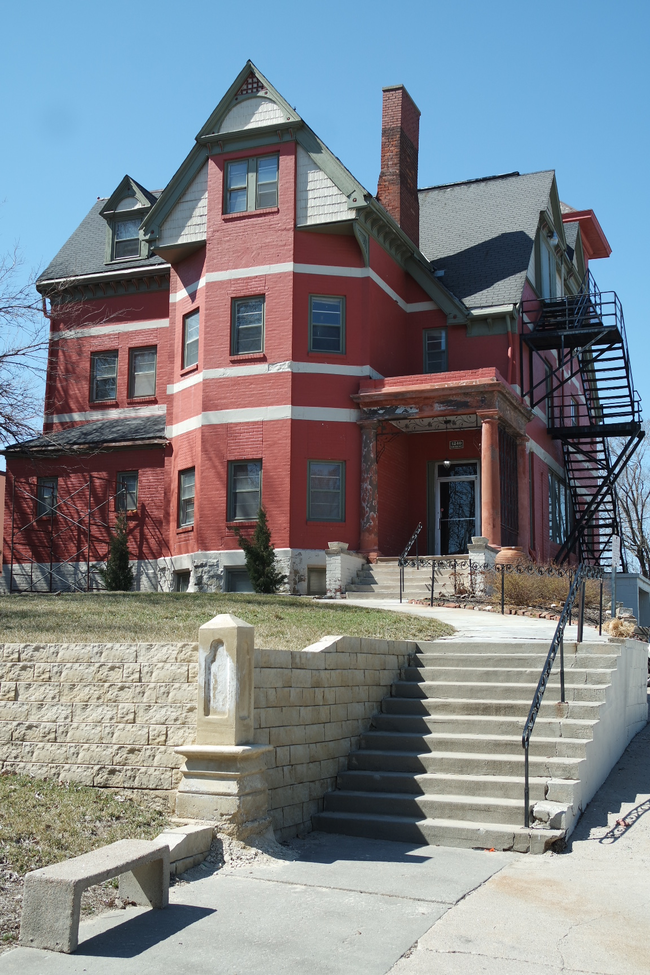 Building Photo - 1240 S 10th St