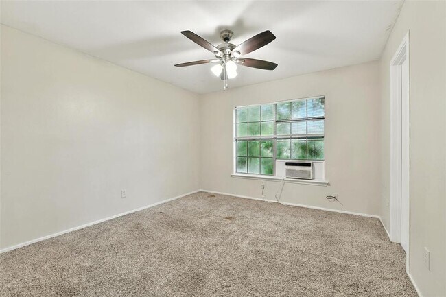 Building Photo - 329 Gleneagles Dr