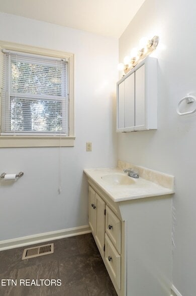 Building Photo - 602 Lookout Ct SE