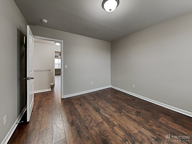 Building Photo - 832 Foxdale Dr