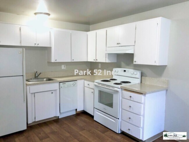 Building Photo - 230 S 80th St