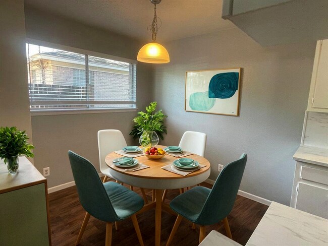 Building Photo - 309 E Grady Dr