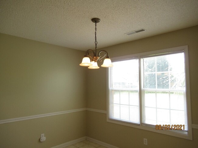 Building Photo - 3370 Aurora Dr