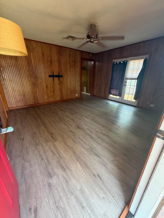 Building Photo - 133 Hilldale Dr