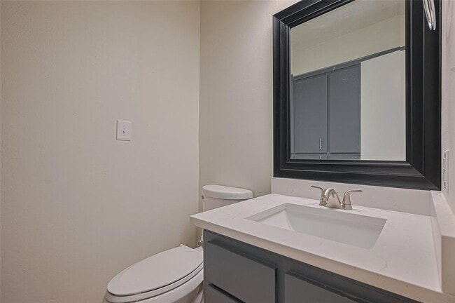 Building Photo - 520 S Rivershire Dr