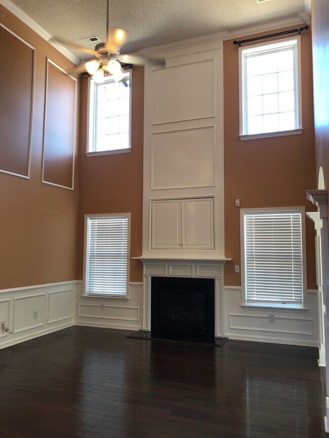Building Photo - 113 Pennine Dr