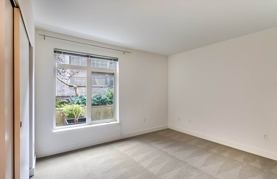 Master BR - 1610 Belmont Ave