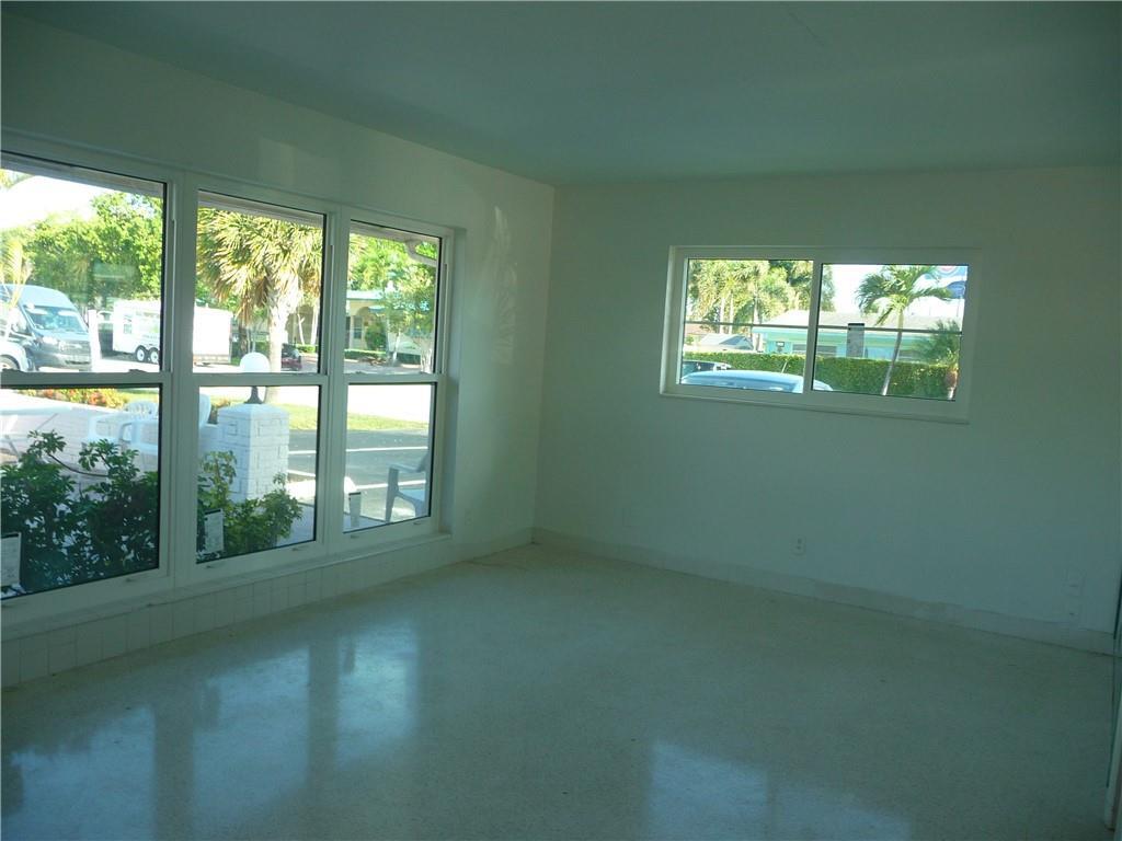 LIVING/DINING RM - 1260 SE 3rd Ct