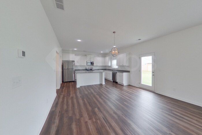 Building Photo - 107 Silver Maple Ln