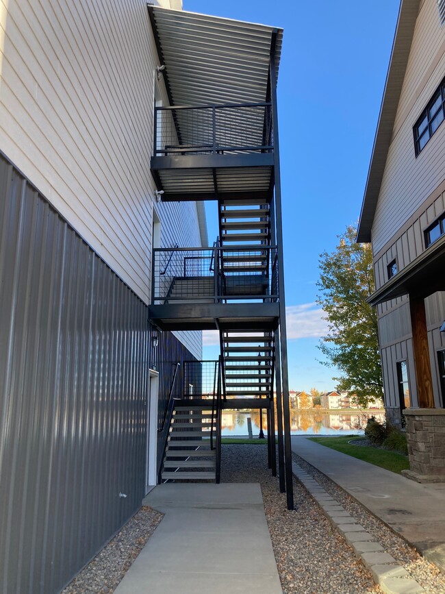 Building Photo - 89 Village Dr