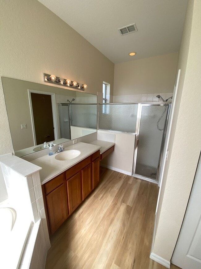 Building Photo - ANNUAL Lease – Unfurnished – Golf Course Lot - Designer Home in the highly sought-after gated com...