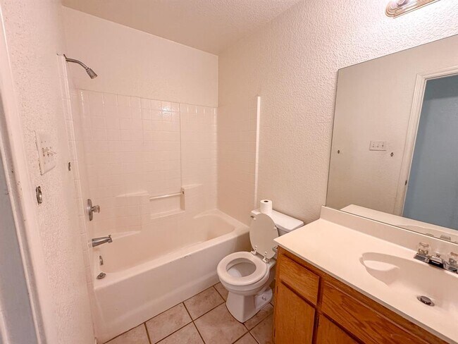 Building Photo - 4209 Thunder Creek Dr