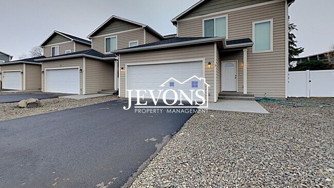 Building Photo - 702 N 29th Ave