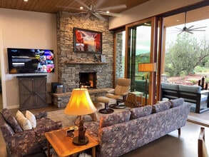 Building Photo - 105 Rojo Dr