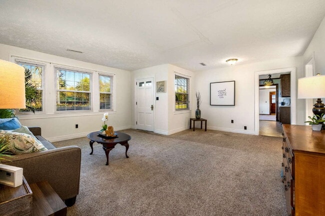 Building Photo - "Charming 3-Bedroom Haven with Spacious 2200 Sq Ft Layout in Lascassas, TN!"
