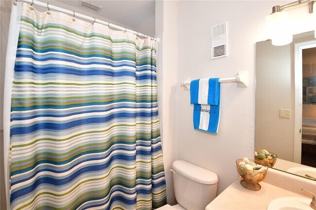 Building Photo - 204 Pompano Dr SE