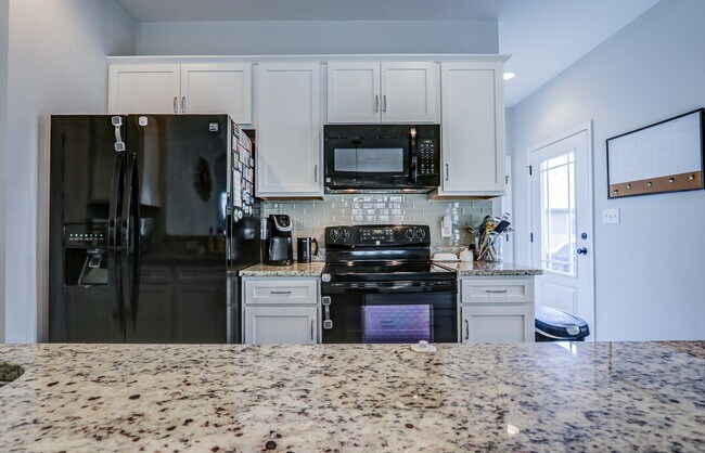 Building Photo - 105 Ridgeline Ln