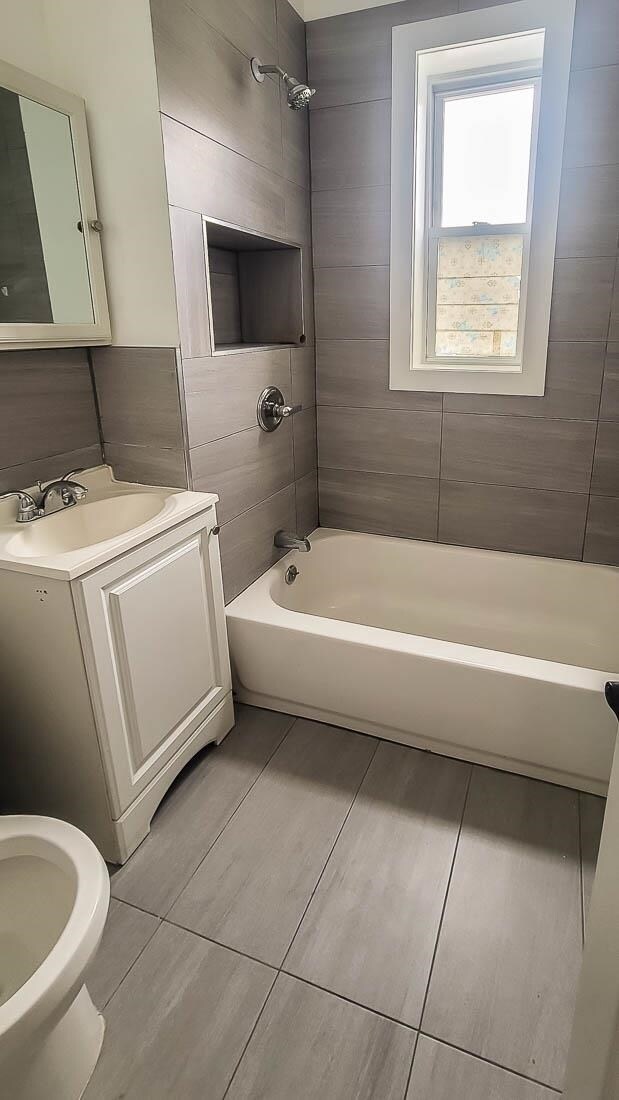 Building Photo - 127 Mallory Ave