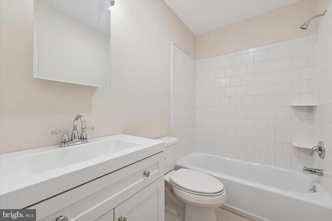 Building Photo - 202 E King St