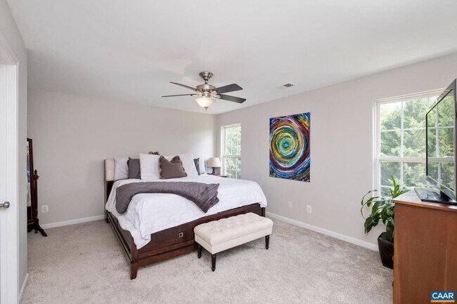 Building Photo - 662 Holly Hill Dr