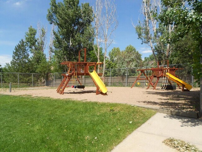 Building Photo - 1 MONTH FREE!! 2B/1B Upper Level Condo in Cottonwood Villas - Available NOW!