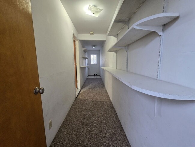 Building Photo - 633 NE Channon Ave