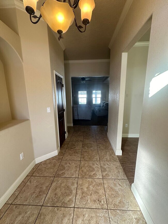 Building Photo - Stunning 4 Bed Home! 3 Car garage ! Mesa School District!