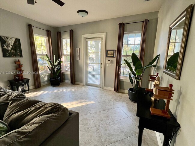 Building Photo - 184 W Bay Cedar Cir