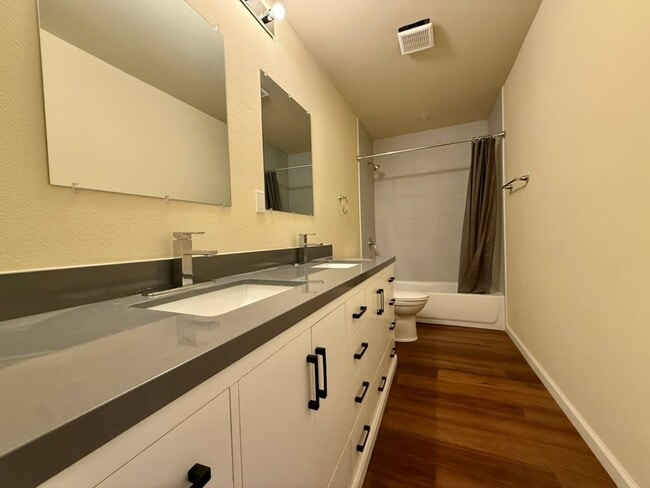 Building Photo - Beautiful, Completely Remodeled 4 Bed 2.5 Bath Fremont Home - Huge Bonus Room