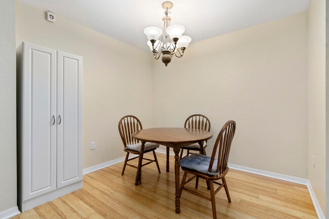 Building Photo - 1802 E Sanderling Ln