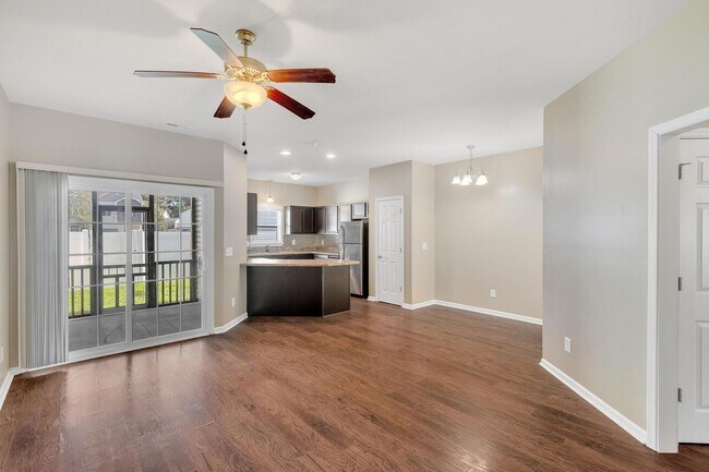 Building Photo - Carolina Forest Townhome with garage!