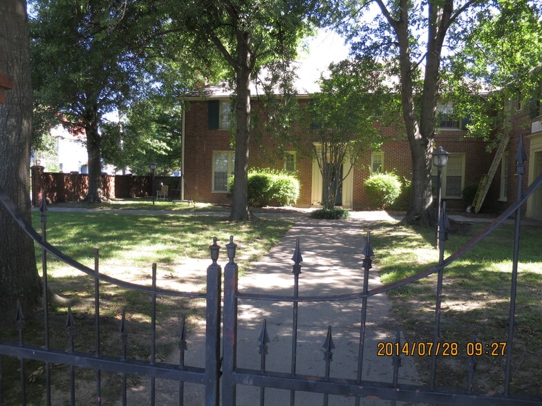 Building Photo - 1023 Scott St