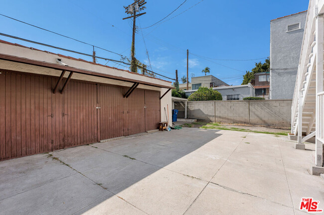 Building Photo - 641 N Irving Blvd