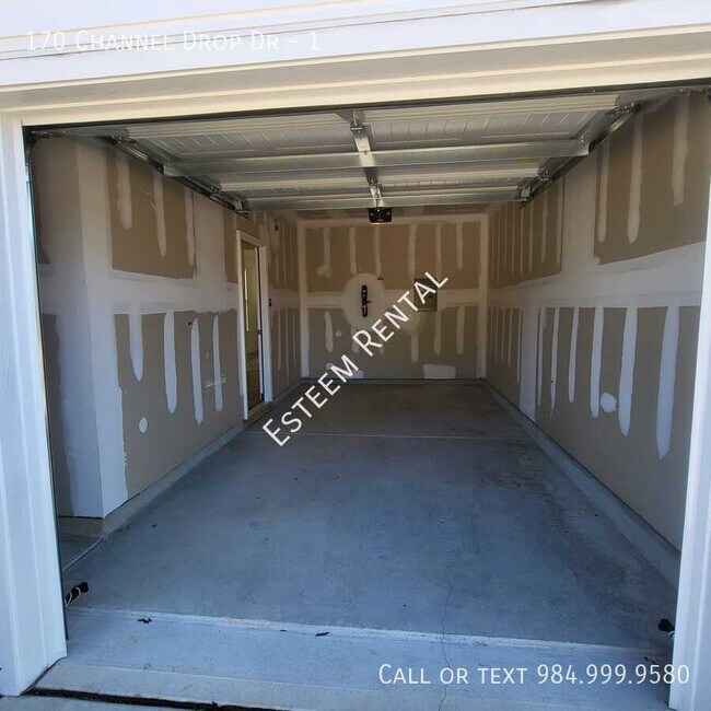 Building Photo - 170 Channel Drop Dr