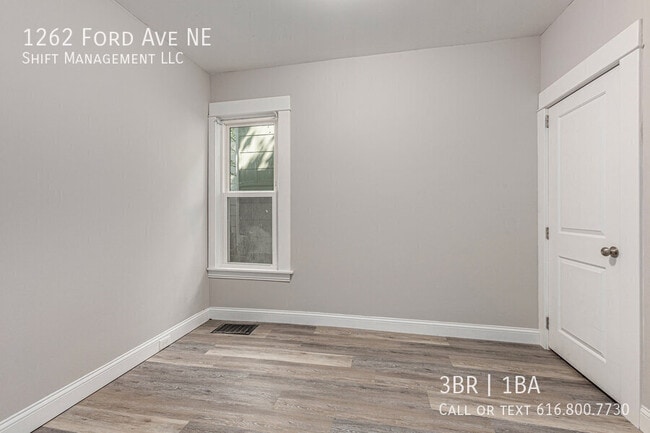 Building Photo - 1262 Ford Ave NE