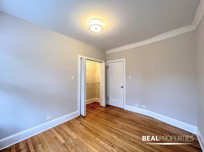 Building Photo - 2 bedroom in CHICAGO IL 60647