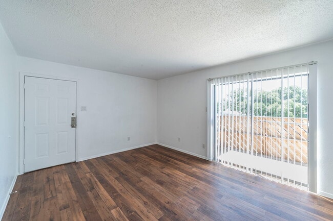 Building Photo - 4828 Wellesley Ave
