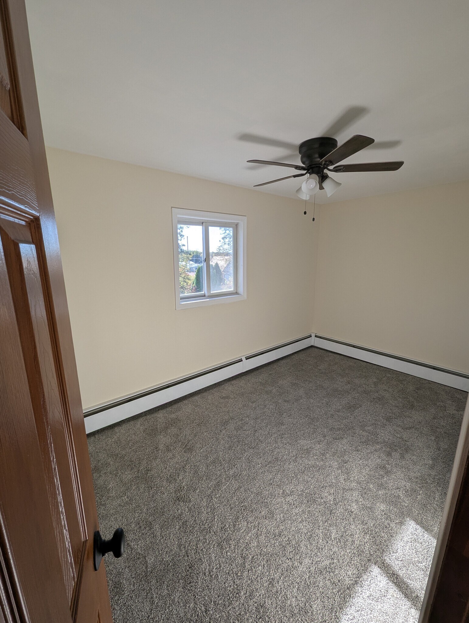 Building Photo - 228 School St