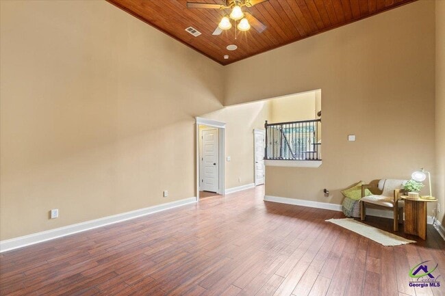 Building Photo - 300 Cheshire Dr