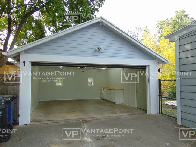 Building Photo - 820 Derby Ln