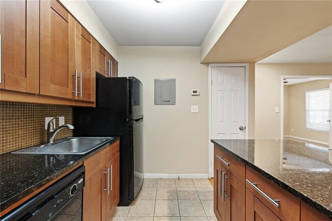 Building Photo - 7685 Northcross Dr