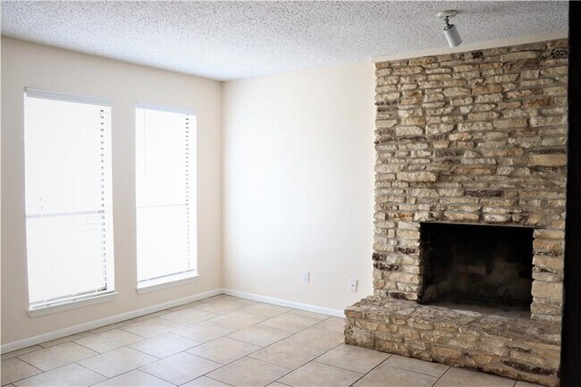 Building Photo - 1214 Leander Rd