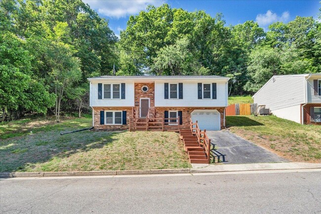 Building Photo - 2823 Lansing Dr SW