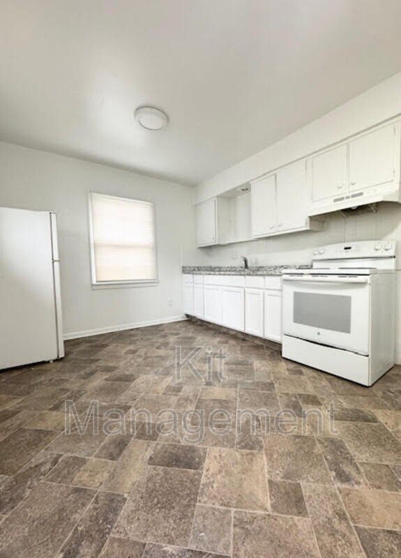 Building Photo - Charming 3-Bed Home with 1.5 Baths and 1,200 Sq Ft in West Toledo – $995/mo