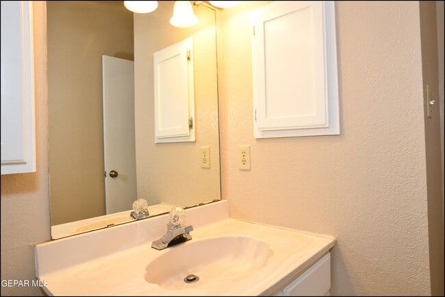 Building Photo - 813 Knorr Pl