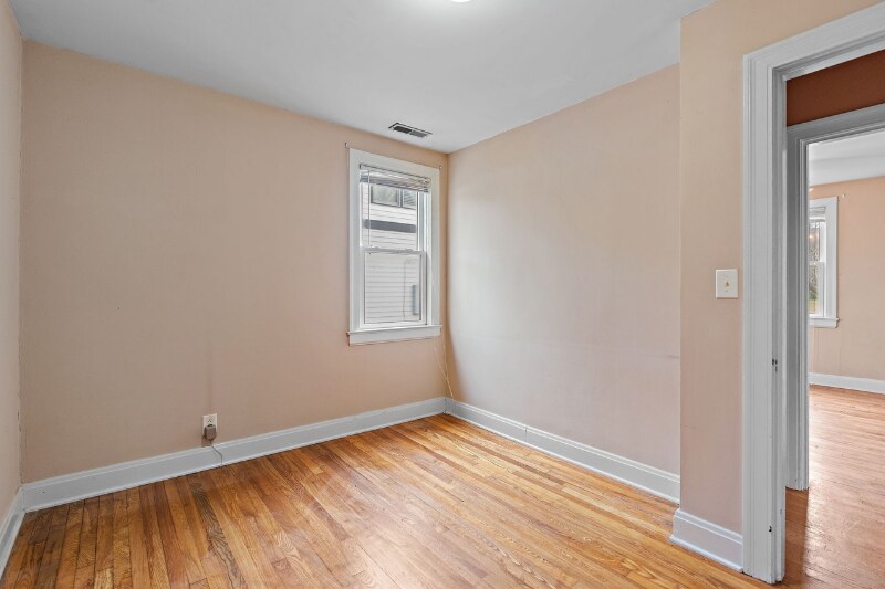 Building Photo - 910 Apex St