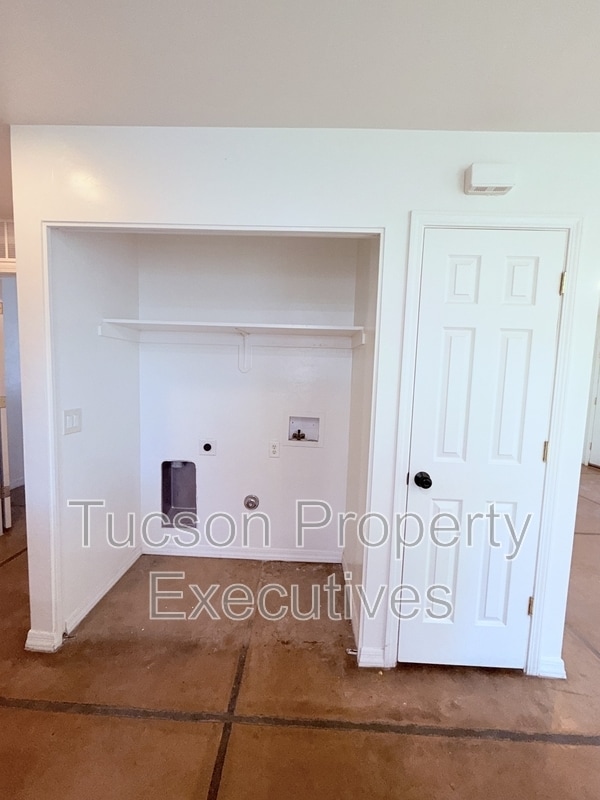 Building Photo - 1412 E 25th St