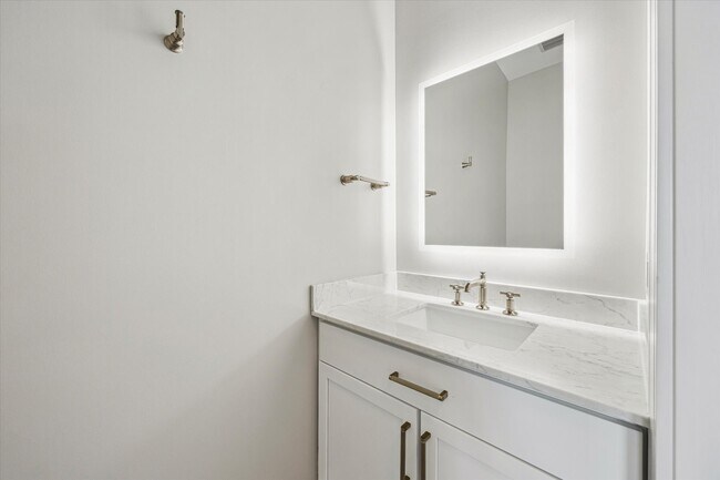 Building Photo - 9757 Katy Fwy